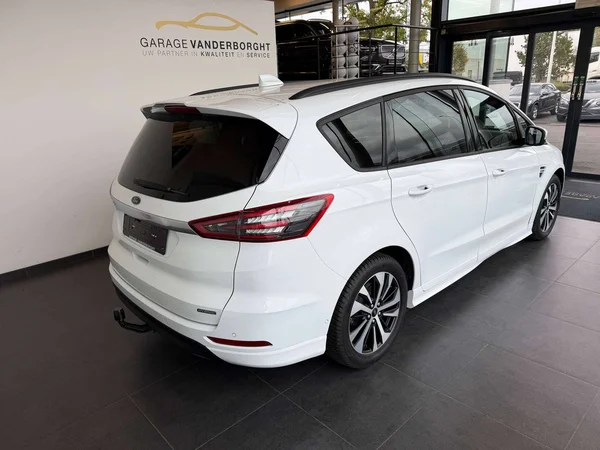 Ford S-Max (2023) — foto 17 van 22