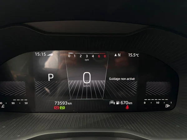 SKODA Kodiaq (2023) — foto 3 van 21