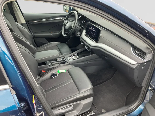 SKODA Octavia Combi PHEV (2021) — foto 4 van 26