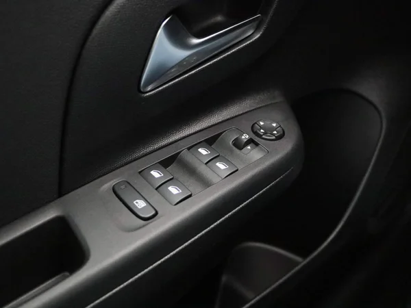 Opel Corsa-e (2022) — foto 19 van 38