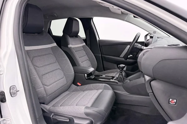 Citroen C4 (2023) — foto 10 van 39