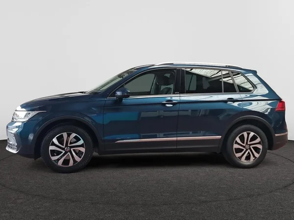 VOLKSWAGEN Tiguan (2021) — foto 12 van 23
