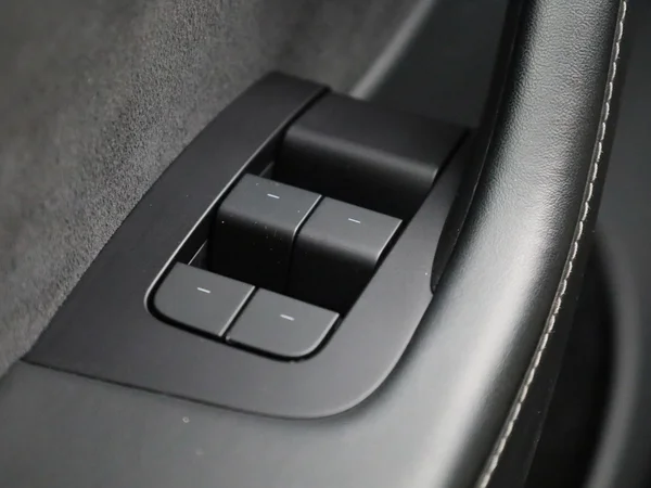 Tesla Model Y (2023) — foto 28 van 43