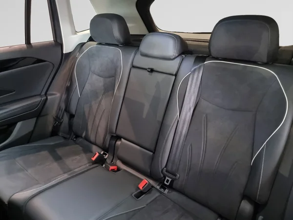 VOLKSWAGEN Tiguan (2025) — foto 3 van 15