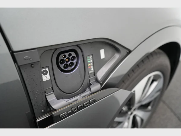 AUDI Q8 e-tron (2025) — foto 7 van 34