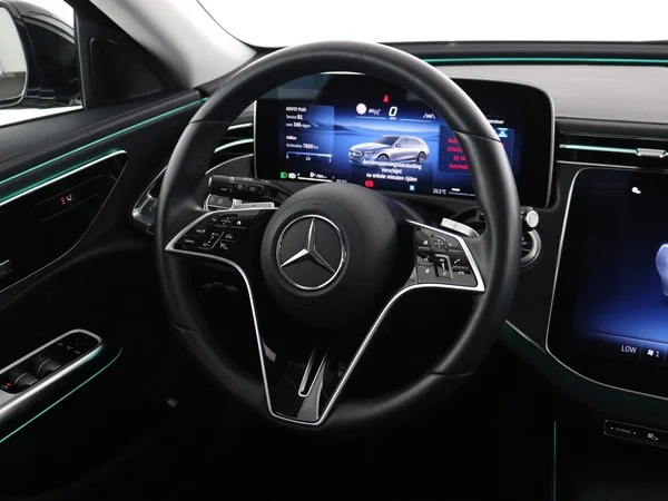 MERCEDES E 220 (2024) — foto 14 van 29