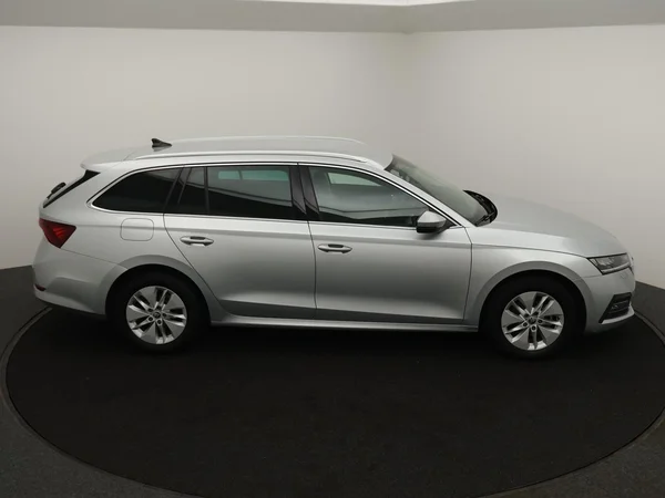 SKODA Octavia SW (2024) — foto 24 van 29
