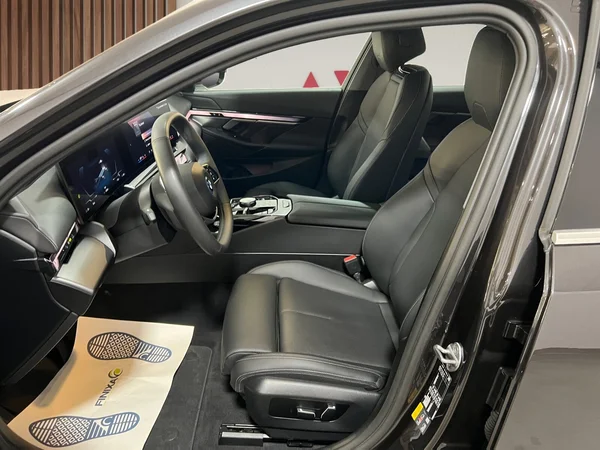 BMW i5 (2024) — foto 4 van 29