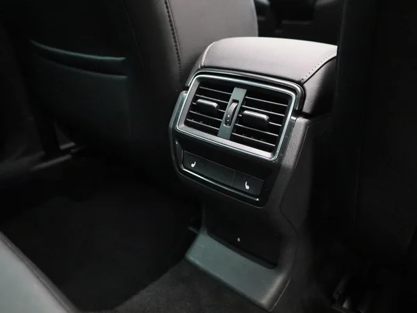 Škoda Karoq (2022) — foto 27 van 40