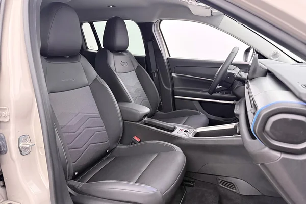 Jeep E-Avenger (2025) — foto 9 van 24