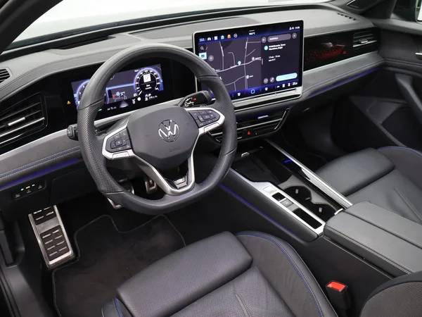 VOLKSWAGEN Passat SW (2024) — foto 11 van 32
