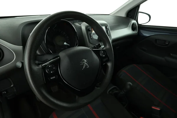 Peugeot 108 (2016) — foto 2 van 16