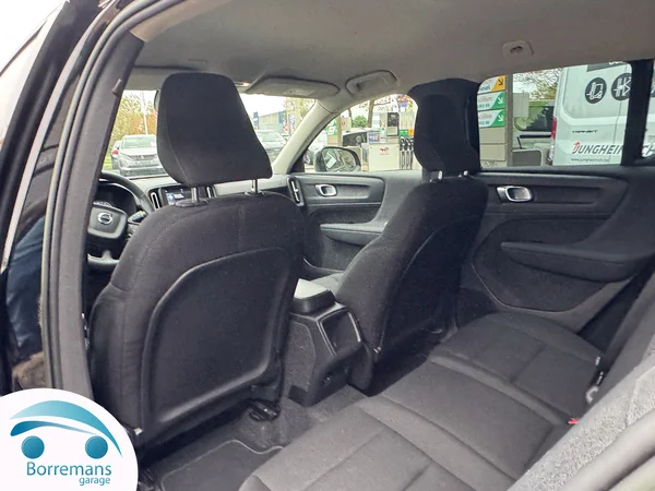 Volvo XC-40 (2022) — foto 14 van 40