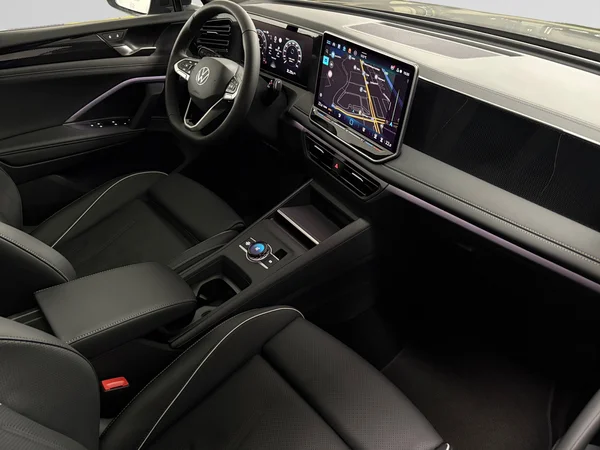 VOLKSWAGEN Tiguan (2025) — foto 10 van 16