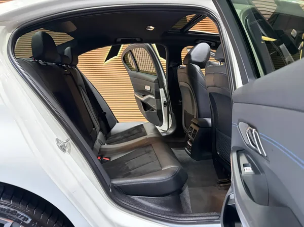 Bmw 330 (2020) — foto 24 van 36