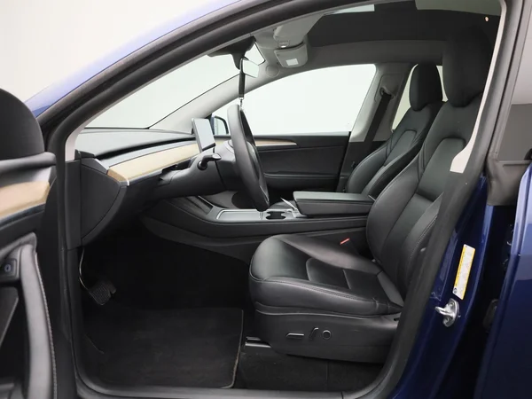 Tesla Model Y (2023) — foto 43 van 43