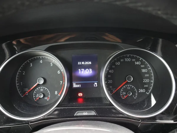VOLKSWAGEN Touran (2022) — foto 8 van 29