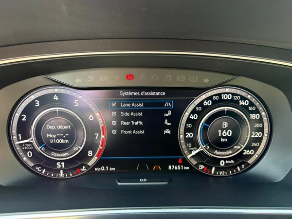 VOLKSWAGEN Tiguan (2018) — foto 2 van 23