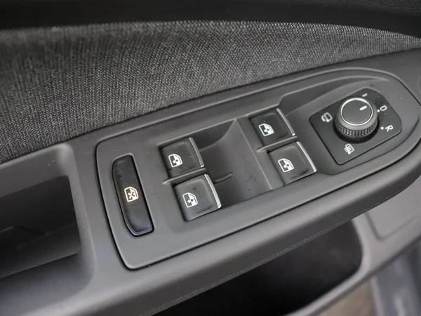 VOLKSWAGEN Golf (2024) — foto 19 van 28