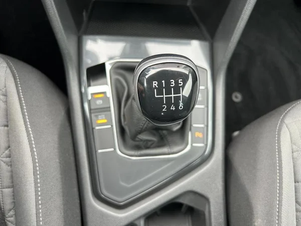 VOLKSWAGEN Tiguan (2021) — foto 13 van 32