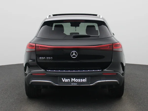Mercedes-Benz EQA (2021) — foto 45 van 48
