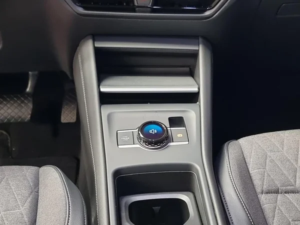 VOLKSWAGEN Tayron (2025) — foto 3 van 24