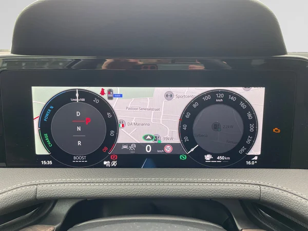 SKODA Superb Combi PHEV (2025) — foto 12 van 14