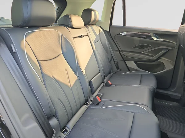 VOLKSWAGEN Tiguan (2025) — foto 9 van 19