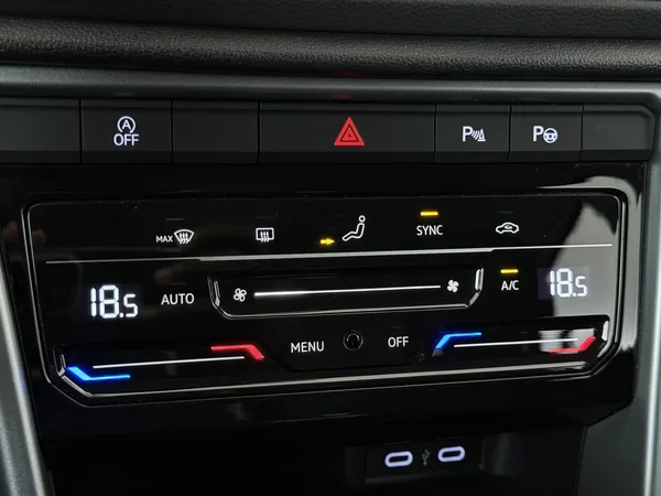 VOLKSWAGEN T-Roc (2022) — foto 17 van 27