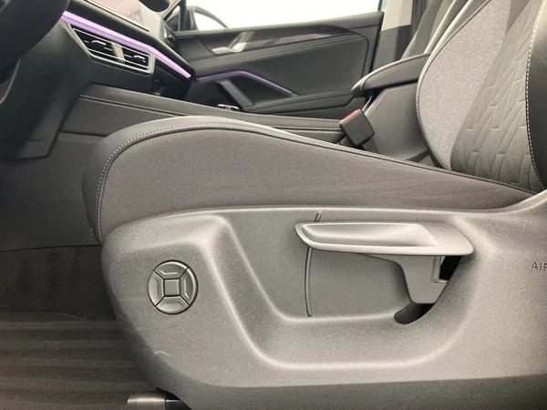 VOLKSWAGEN Tiguan (2025) — foto 13 van 36