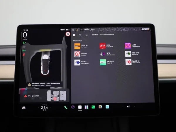 Tesla Model Y (2023) — foto 14 van 43