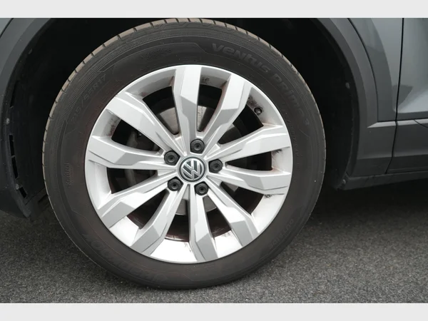 VOLKSWAGEN T-Roc (2019) — foto 10 van 24