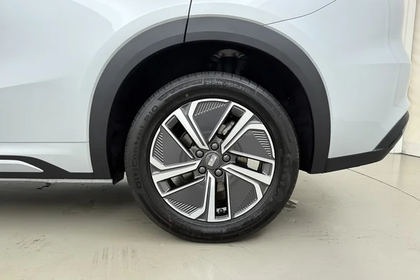 GEELY Starray EM-i (PHEV) (2026) — foto 14 van 17