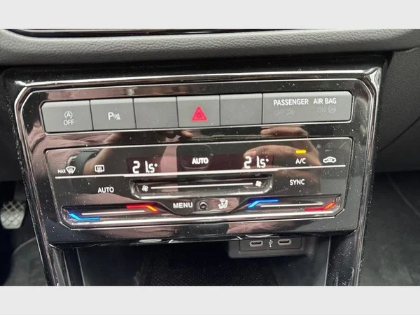 Volkswagen T-Cross (2024) — foto 17 van 27