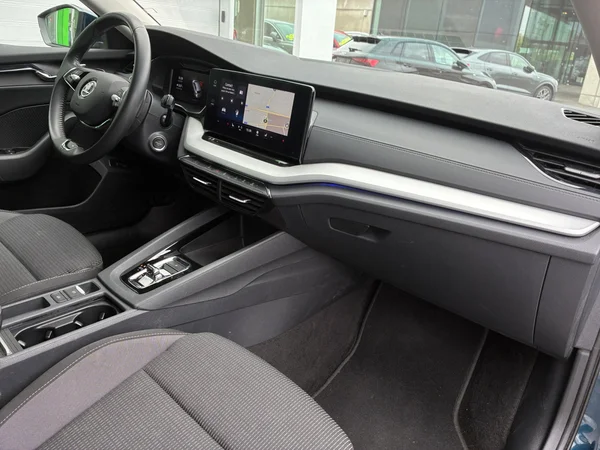 SKODA Octavia Combi (2024) — foto 2 van 24