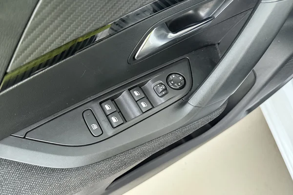 Peugeot 2008 (2025) — foto 7 van 16
