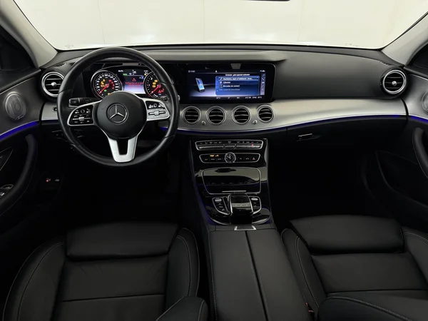 MERCEDES E 300 (2020) — foto 31 van 31