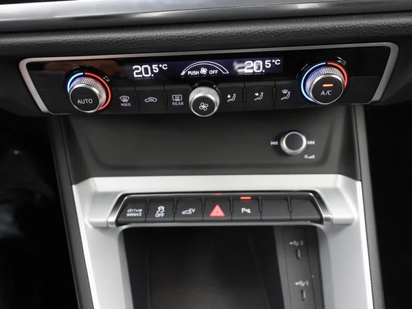 AUDI Q3 PHEV (2021) — foto 17 van 29