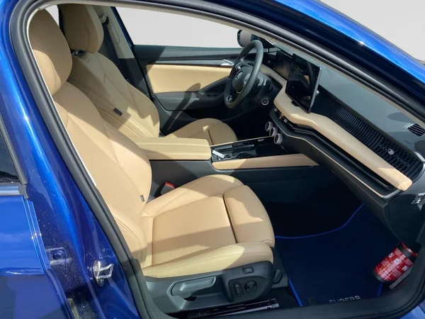 SKODA Superb Combi (2024) — foto 4 van 10