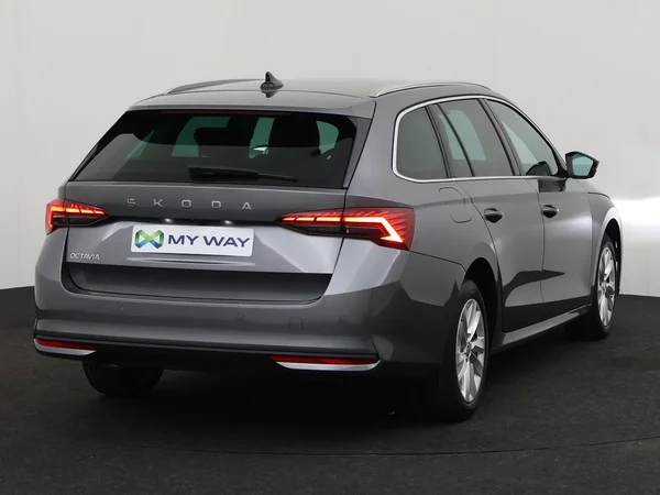 SKODA Octavia Combi (2024) — foto 12 van 20