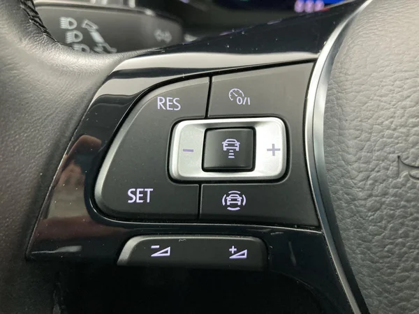VOLKSWAGEN T-Roc (2021) — foto 3 van 36