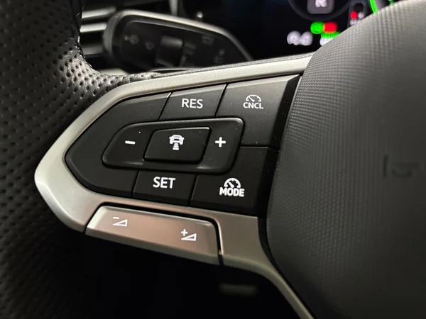 VOLKSWAGEN Passat Variant eHybrid (PHEV) (2026) — foto 2 van 15