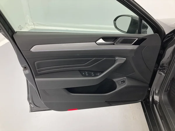 VOLKSWAGEN Passat Variant (2024) — foto 14 van 36