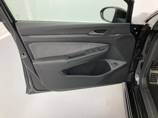 VOLKSWAGEN Golf VIII SW (2024) — foto 15 van 36