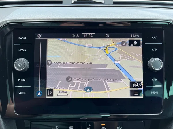 VOLKSWAGEN Passat Variant (2024) — foto 19 van 23