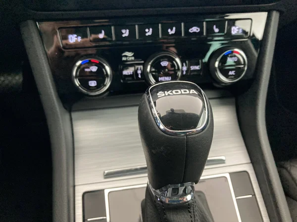 SKODA Superb Combi (2023) — foto 16 van 36