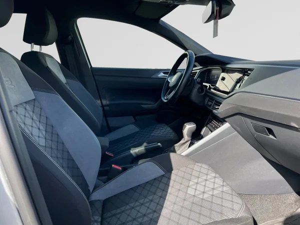 VOLKSWAGEN Polo (2023) — foto 3 van 24