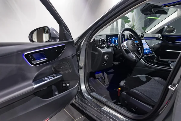 Mercedes-Benz C-Klasse (2023) — foto 16 van 32