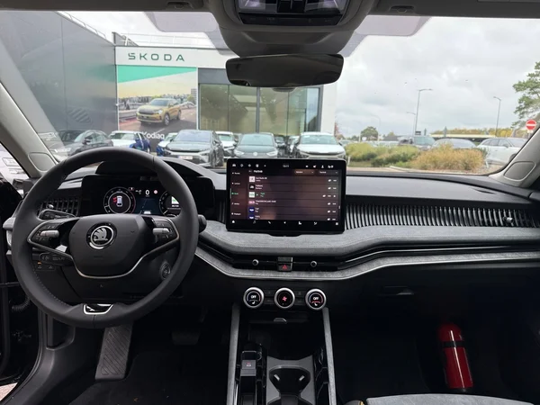 SKODA Superb Combi (2025) — foto 6 van 14
