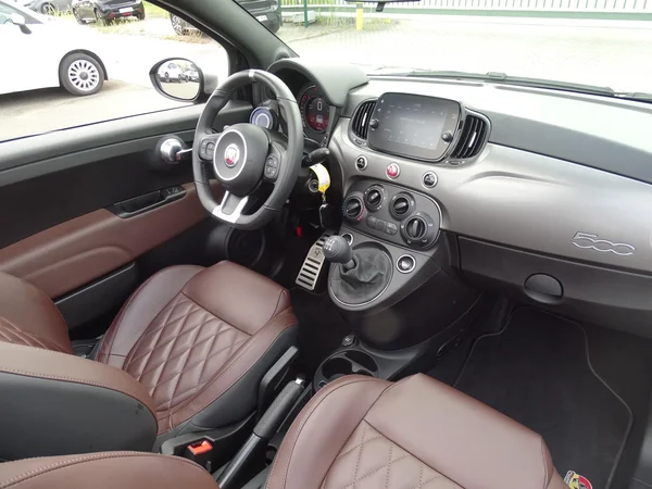Fiat 500C (2024) — foto 4 van 24
